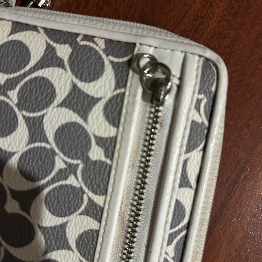 Coach Gray & Ivory Women's Wallet *flaws read notes - Picture 3 of 6